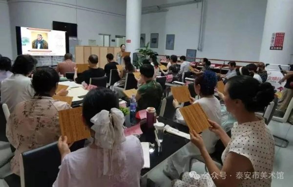 实盘配资之家网 泰安市美术馆举办墨韵琴心·共谱丹青 —“夏风荷舞”古琴书画雅集